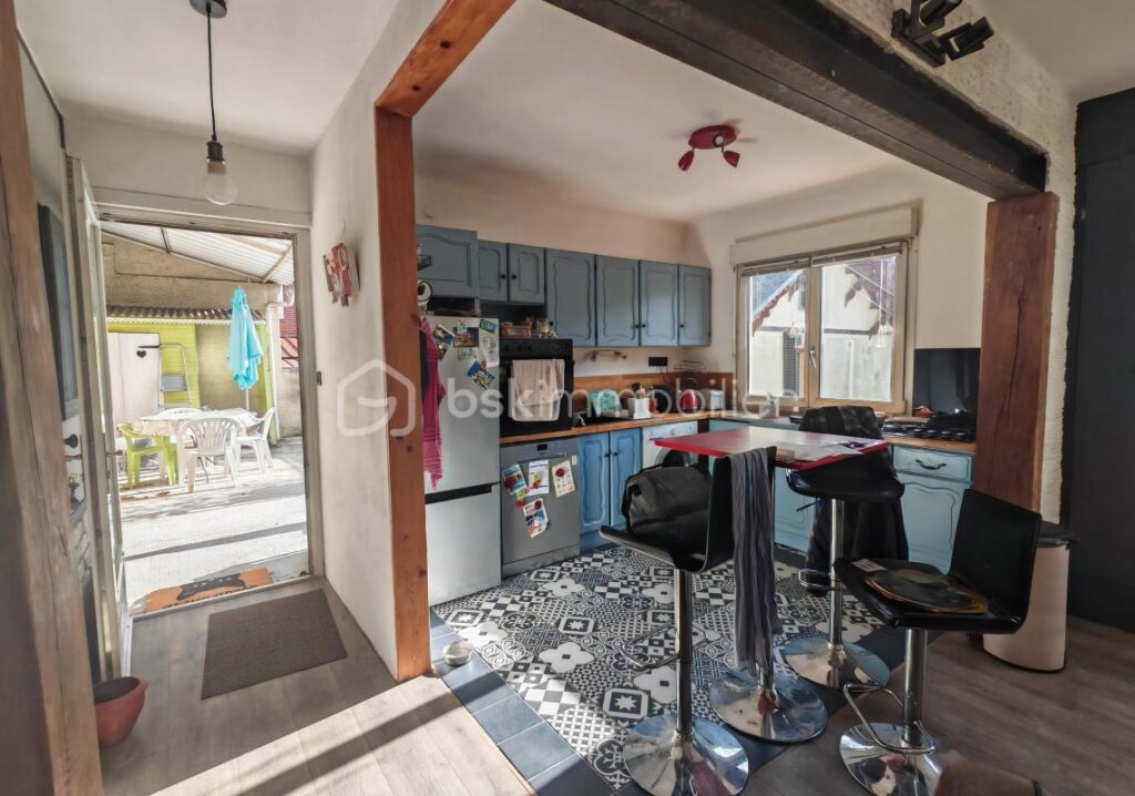 CREIL – Maison individuelle 6 pièces – 102 m² habitables / 160 m² au sol – Grand jardin devant et derrière – Exposition plein sud – 6 pièces – 2 chambres – 101 m²