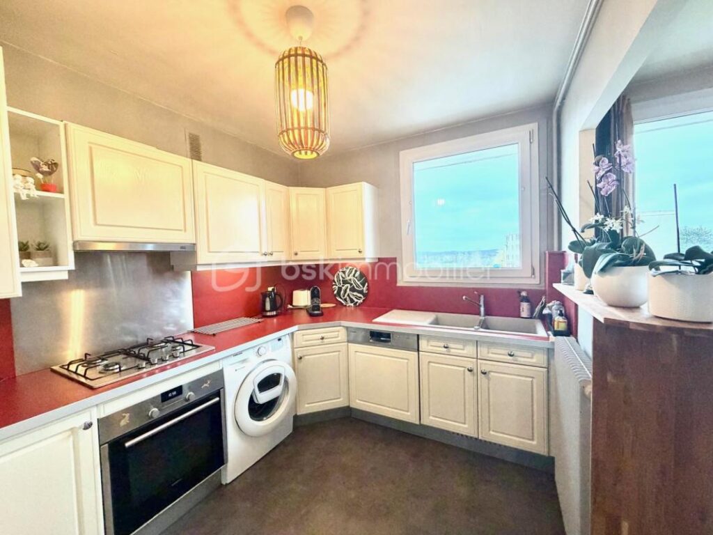 Appartement F4 résidence Bellevue avec une place de parking privée et une cave – 4 pièces – 3 chambres – 74 m²