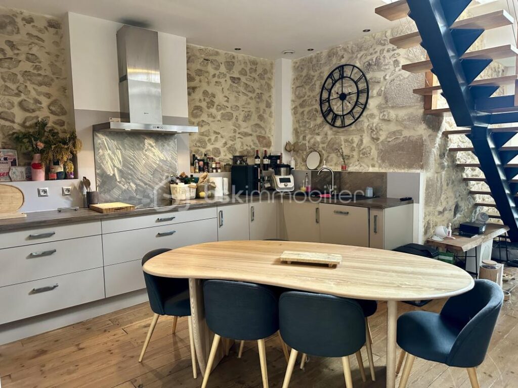 Coup de cœur assuré : maison de caractère avec terrasse panoramique et volumes atypiques – 4 pièces – 3 chambres – 87 m²