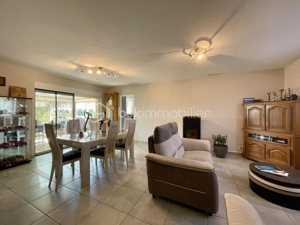 Plain-pied avec vue dégagée – À 6 minutes de Sarlat-la-Canéda – 5 pièces – 3 chambres – 122 m²