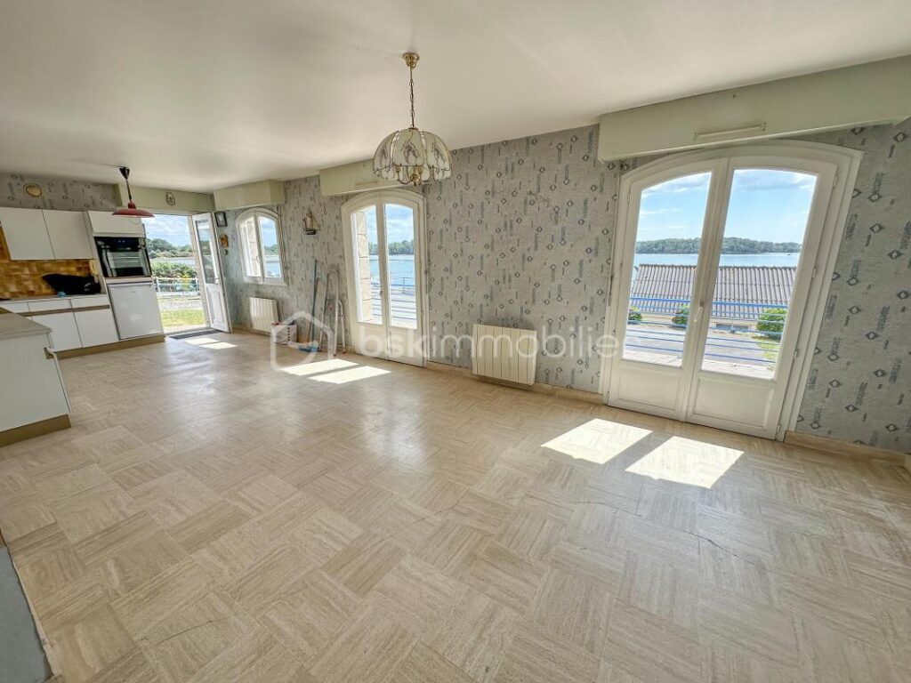 LOCOAL-MENDON Superbe vue sur la RIA d’ETEL – Tres Rare – 5 pièces – 4 chambres – 102 m²