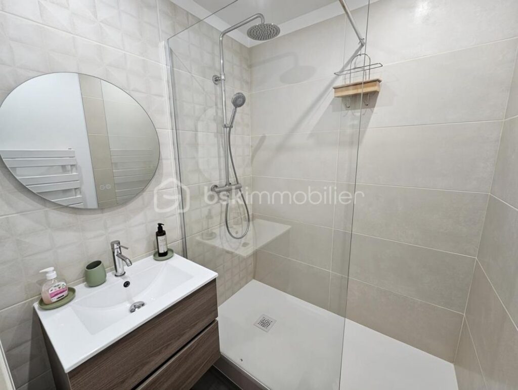 Valérie LARRIER propose en exclusivité – Studio d’environ 33 m² – Résidence Les 4 Saisons – 1 pièce – NR chambres – 32 m²