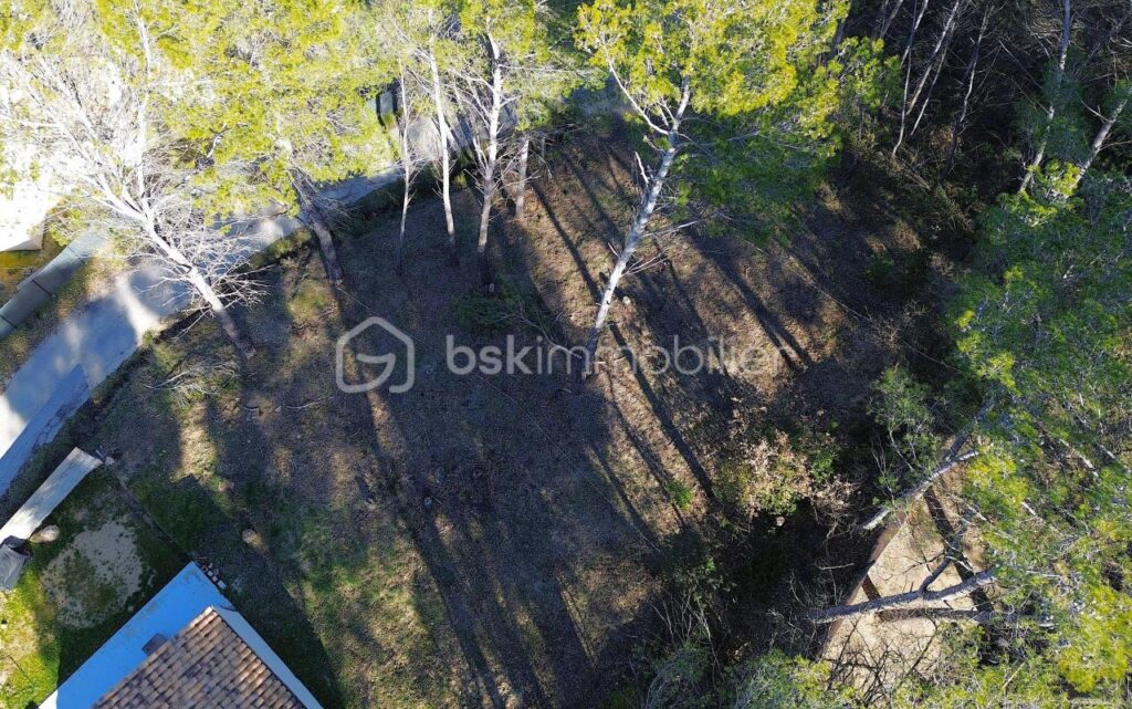 Achat terrain constructible de 350 m2 , avec une belle vue sur le Luberon , hors lotissement – NR pièces – NR chambres – 350 m²