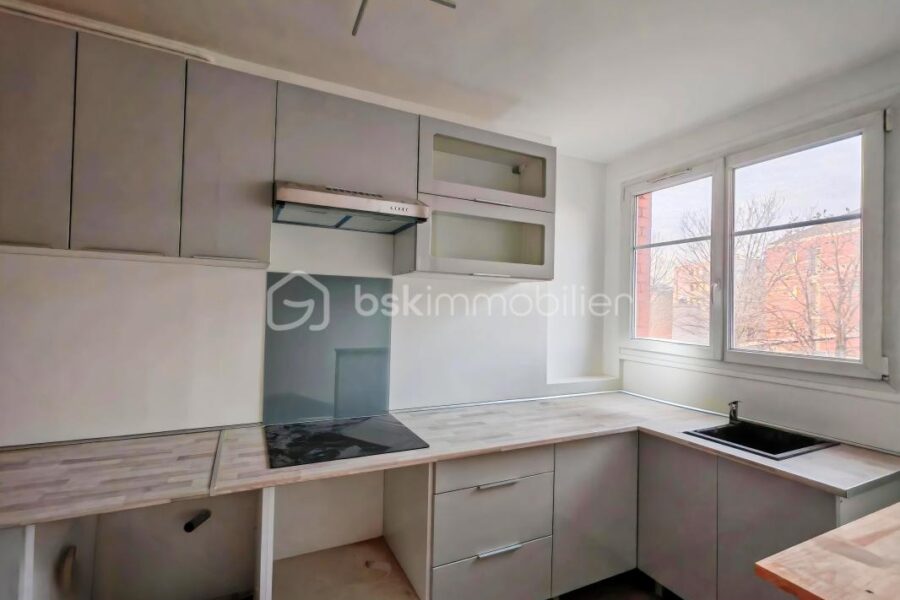 Appartement à vendre à Paris 20e arrondissement — Vue sur la ville — photo 4