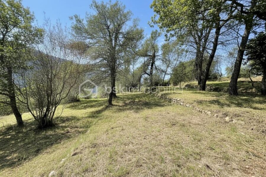 Terrain à vendre à Pierrefeu
