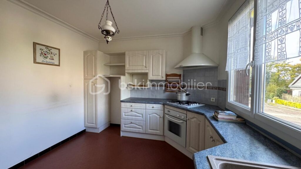 Maison familiale traditionnelle 7 pièces – 4 chambres – Grand sous-sol – Proche centre bourg de PACÉ – 6 pièces – 4 chambres – 120 m²