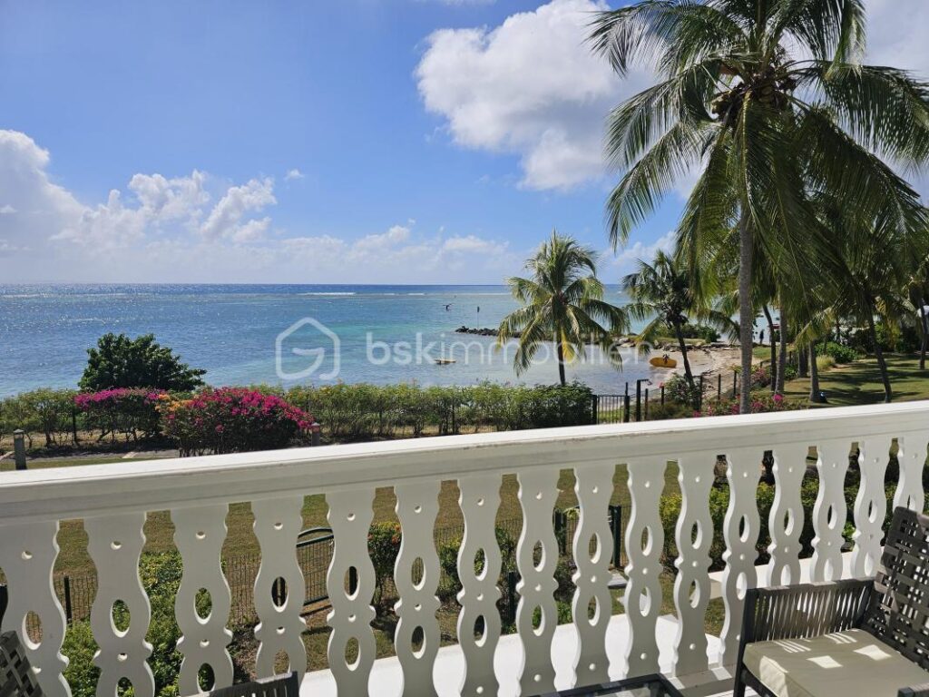 APPARTEMENT T2- LE SAVANNAH- BORD DE MER- VUE LAGON – 2 pièces – 1 chambre – 61 m²