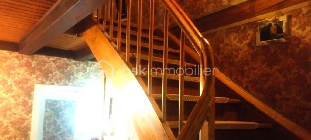 Charmante maison à ossature bois de 210 m² sur un terrain de 50 ares – 6 pièces – 3 chambres – 220 m²