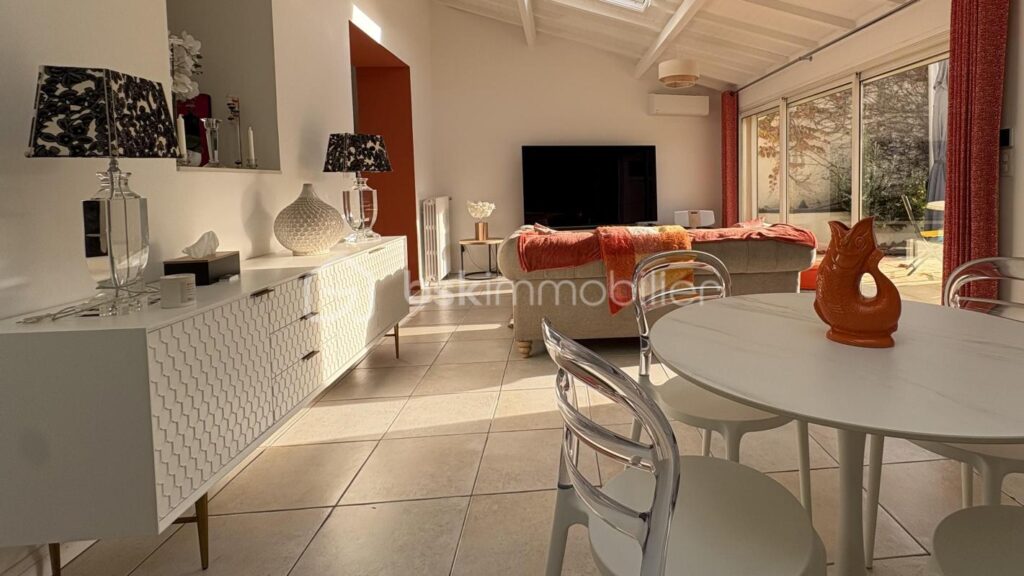 🏡 Rare en centre-ville de Bergerac – Maison 146 m² avec jardin et double garage – 6 pièces – 3 chambres – 146 m²