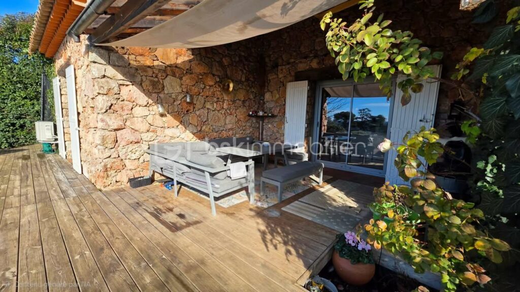 A Draguignan (Var) – Propriété d’exception en pierre – Panorama unique sur Draguignan et le massif des Maures – 180 M² – GARAGE – CARE PORT – CAVE – PISCINE – 6 pièces – 4 chambres – 180 m²