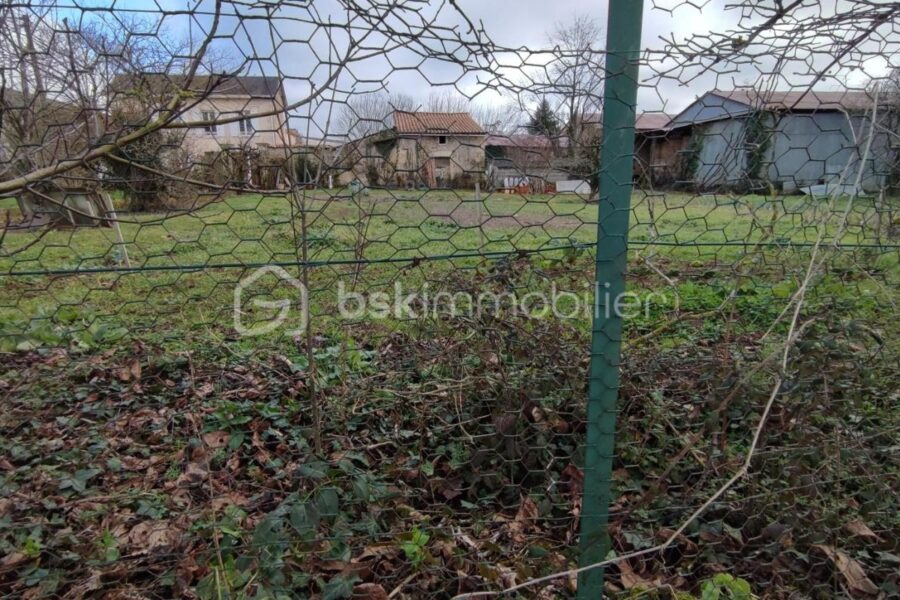 Terrain à vendre à Azay le brule
