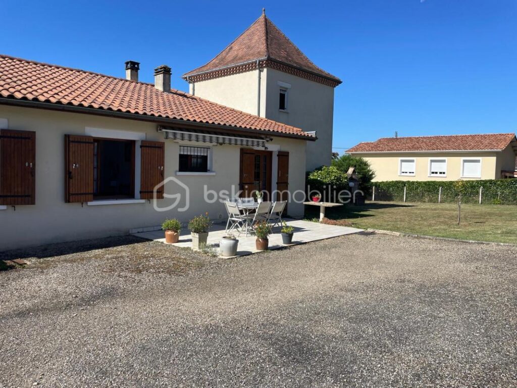 Belle propriété sur les hauteurs de Creysse – 7 pièces – 4 chambres – 120 m²