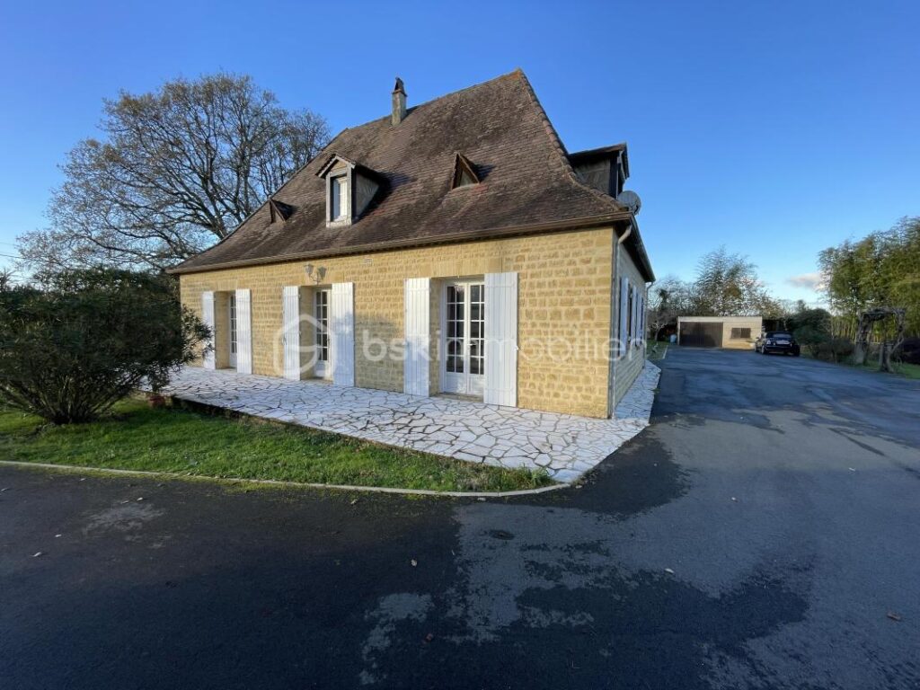 Superbe maison en pierre en position dominante avec vue – 6 pièces – 4 chambres – 120 m²