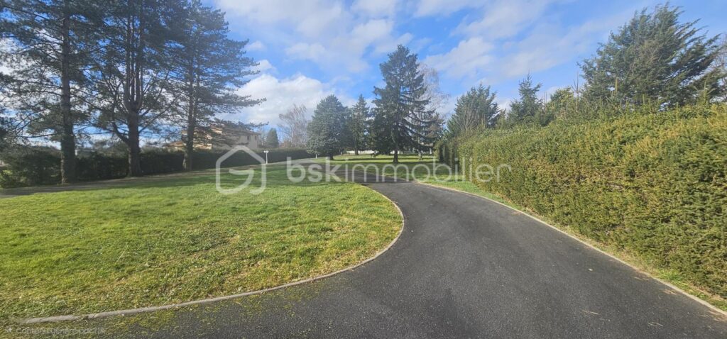 VILLA PRESTIGE 205 m2 VICHY : 3 SUITES PARENTALES, 3 SE, 4WC – DPE C – 7 pièces – 4 chambres – 205 m²