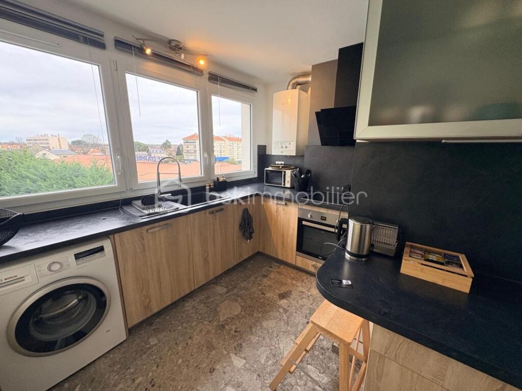 Appartement lumineux vue Pyrénées avec balcon – 3 pièces – 2 chambres – 77 m²