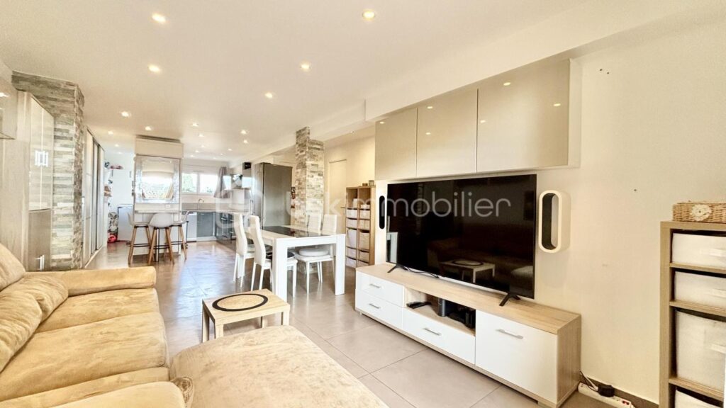 3 pièces rénové climatisé au calme – 3 pièces – 2 chambres – 61 m²