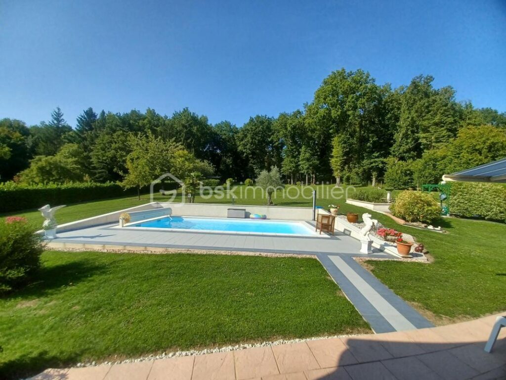 Maison à la vue magique de plain pied, sous-sol total et piscine – 8 pièces – 5 chambres – 269 m²