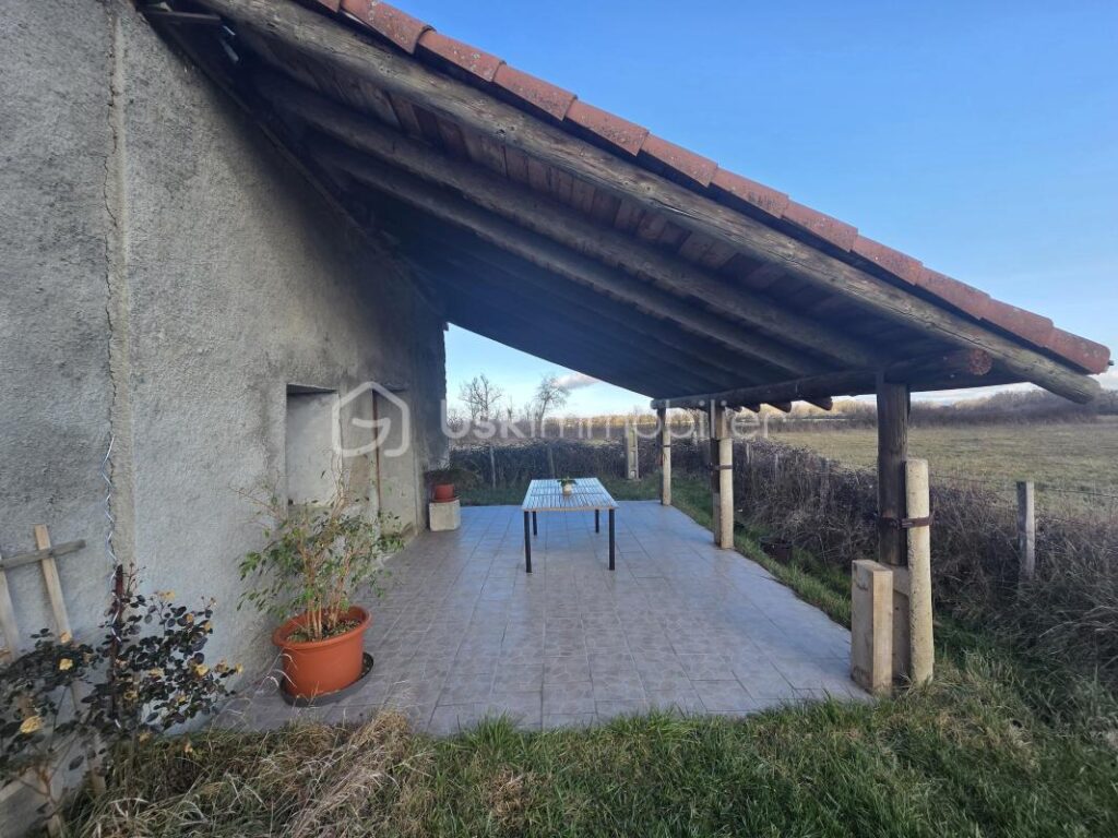 Ferme de 142m2 a saint etienne le molard – 4 pièces – 3 chambres – 142 m²