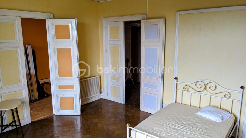 Maison de caractère du XVIIIème de 270 m² – 8 pièces – 5 chambres – 270 m²