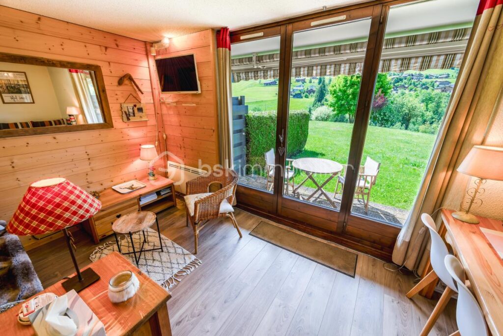 74120 – PRAZ SUR ARLY – STUDIO ORIENTÉ SUD AVEC ALCÔVE NUIT INDÉPENDANTE – 4 COUCHAGES – PROCHE DOMAINE SKIABLE ET CENTRE VILLAGE – 1 pièce – NR chambres – 24 m²
