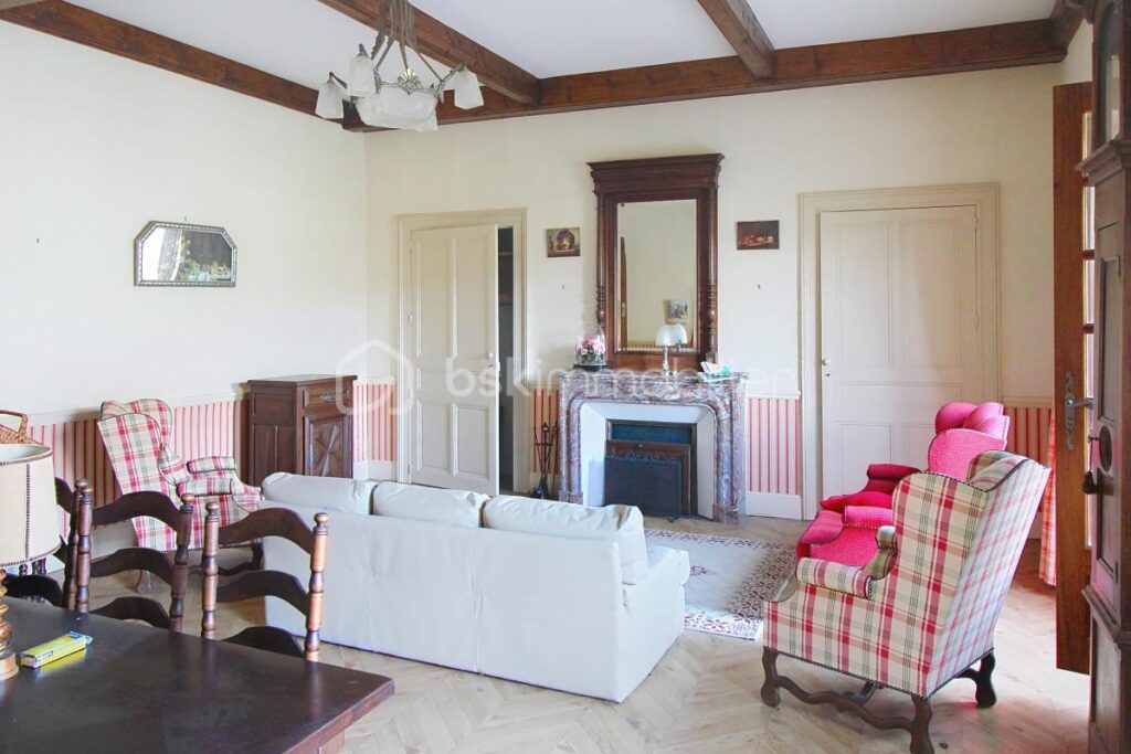 Entre Larzac et Cévennes. Maison de maître d’exception, vallée de la Dourbie NANT – 8 pièces – 3 chambres – 145 m²