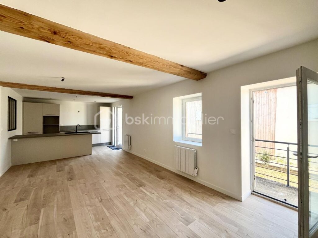 Maison de charme rénovée – 135m² au cœur d’une ferme rénovée – Proche Villefranche-sur-Saône – 4 pièces – 3 chambres – 120 m²