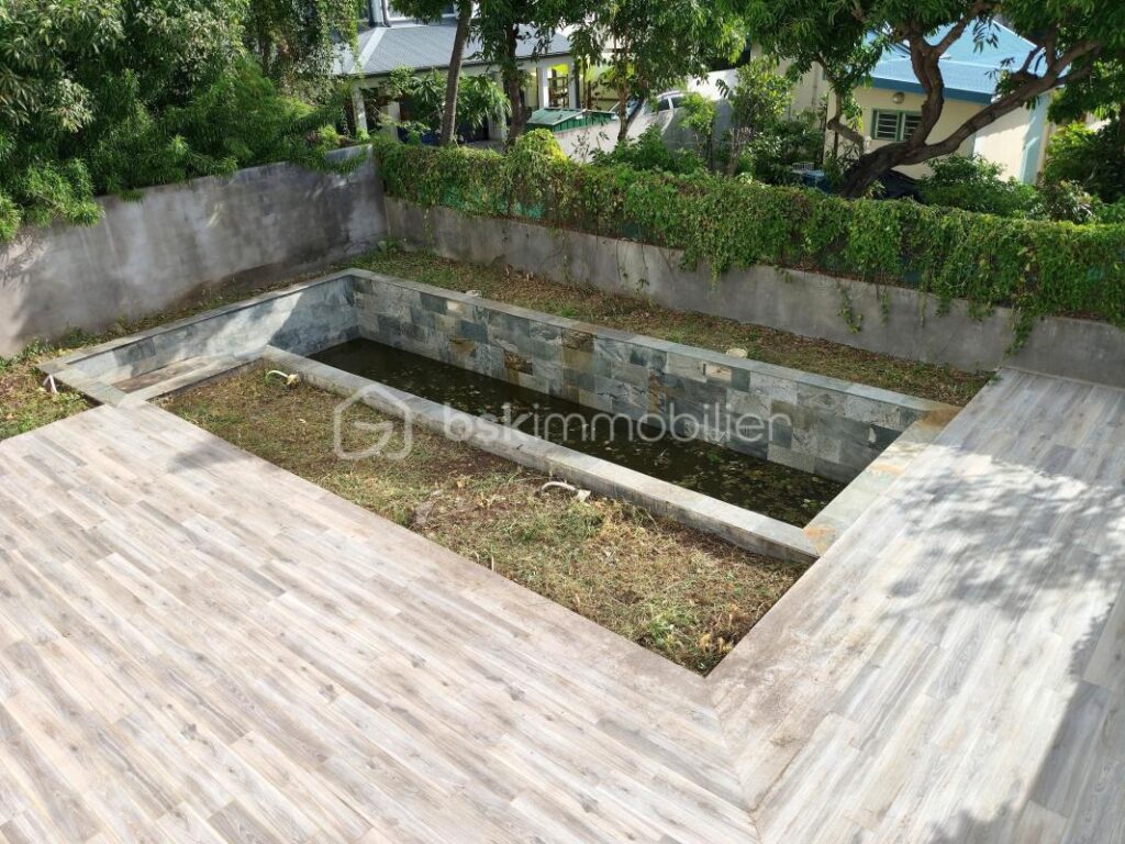 Villa Neuve de 200m² avec piscine – Saint-Paul – 5 pièces – 2 chambres – 200 m²