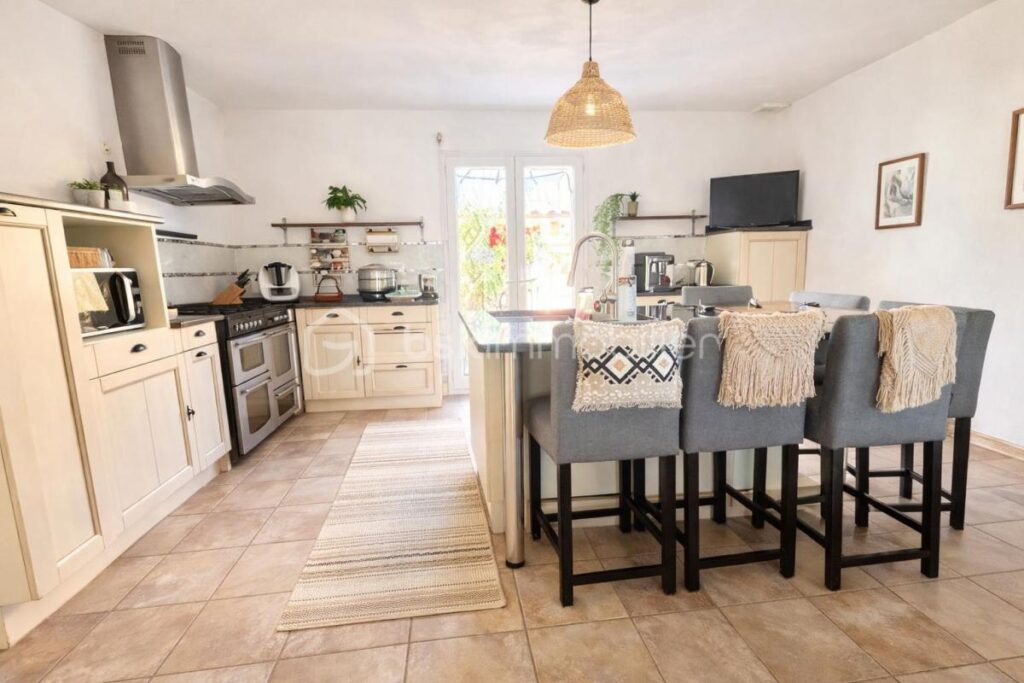 LAURAGUEL – MAISON – JARDIN – PISCNE – GARAGE – 6 pièces – 4 chambres – 136 m²