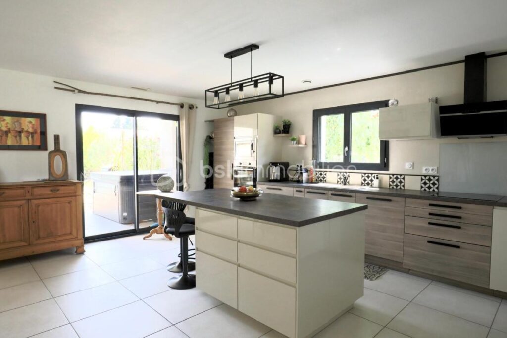 T5 CONTEMPORAINE PISCINE COMMERCES A PIED – 5 pièces – 5 chambres – 144 m²