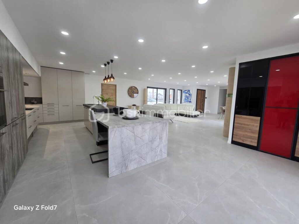 CONTEMPORAINE DE PLAIN PIED FALGUIERES T5 AVEC PISCINE – 5 pièces – 4 chambres – 171 m²