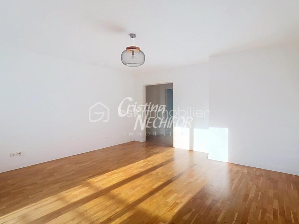 🏡 Bel appartement de 4 pièces avec balcon, DPE C, une place de parking en sous-sol, possibilité d’acheter une autre, une grande Cave, à Montévrain – 4 pièces – 3 chambres – 76 m²