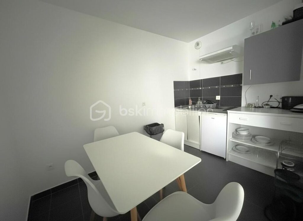 SPÉCIAL INVESTISSEUR – STUDIO À FORT POTENTIEL – 1 pièce – 1 chambre – 34 m²