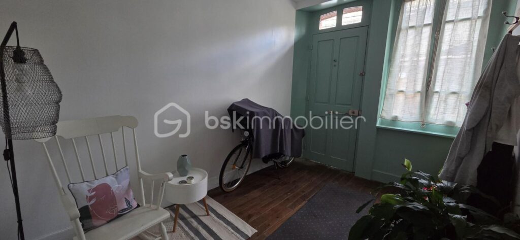 Charmante maison mitoyenne avec jardin à 2 minutes du centre-ville – 6 pièces – 4 chambres – 101 m²