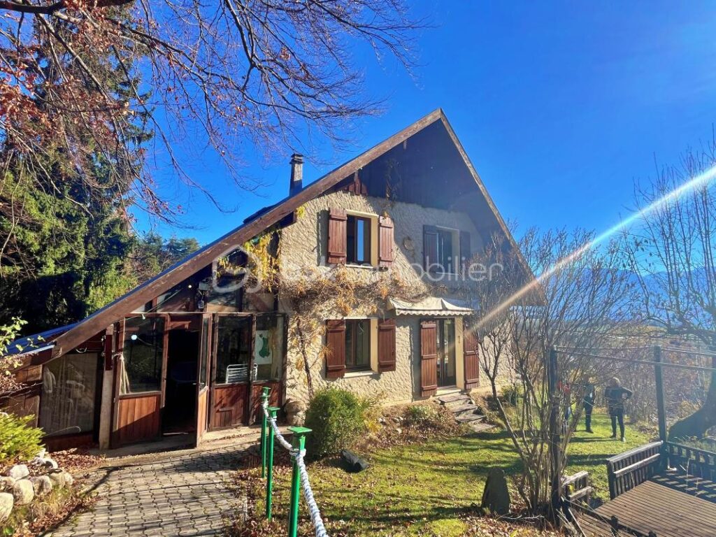 Magnifique maison de 138 m² sur une parcelle de 11680 ² – 6 pièces – 5 chambres – 138 m²