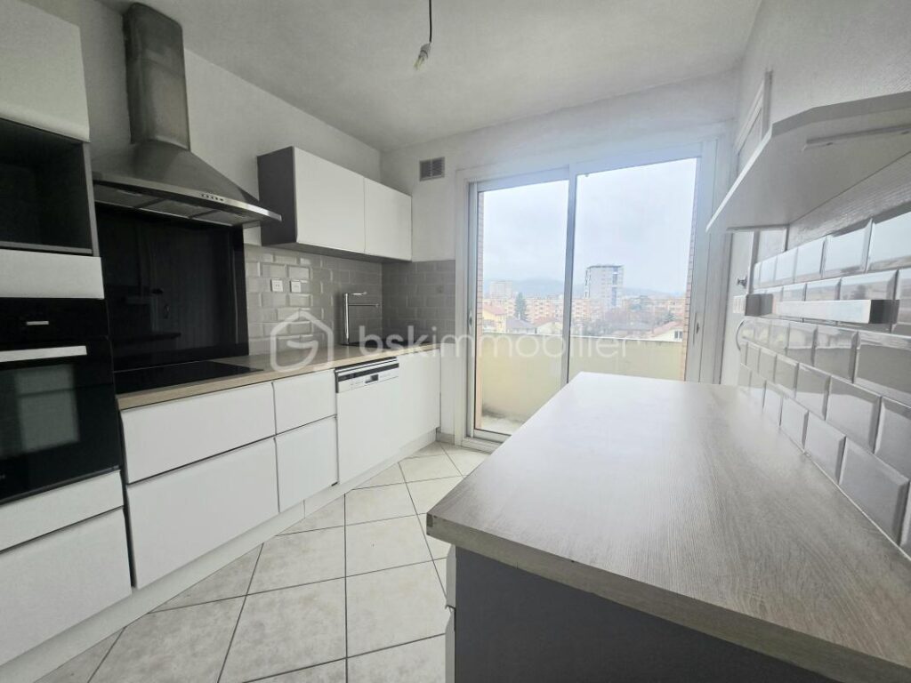 Appartement T4 97 m2 et garage – 4 pièces – 3 chambres – 97 m²