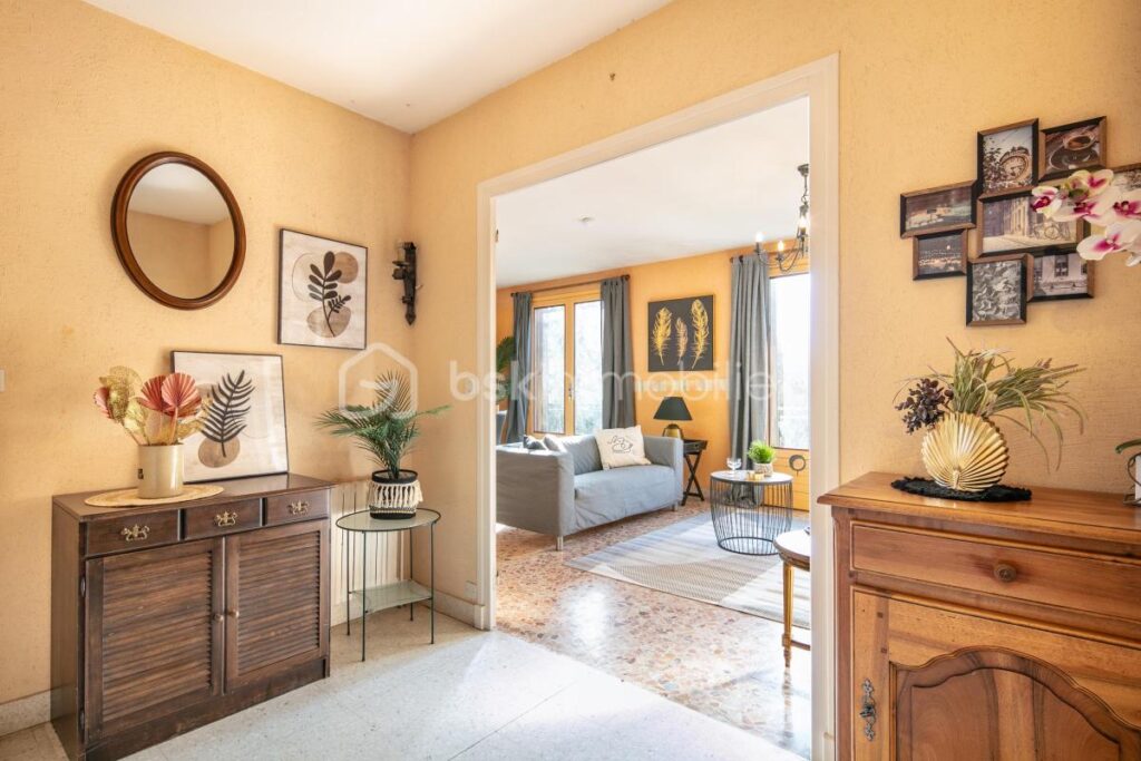 Charnècles – Maison de 123 m² avec grand terrain de 1 400 m² – 5 pièces – 3 chambres – 123 m²