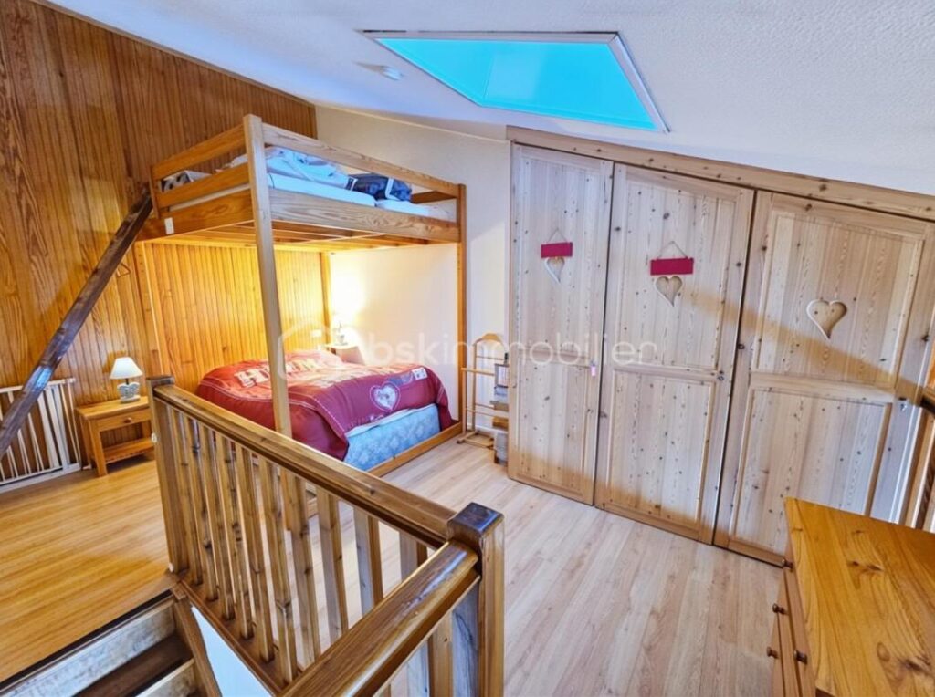 Dernier étage avec ascenseur – Appartement duplex cœur de station – 4 pièces – 2 chambres – 46 m²