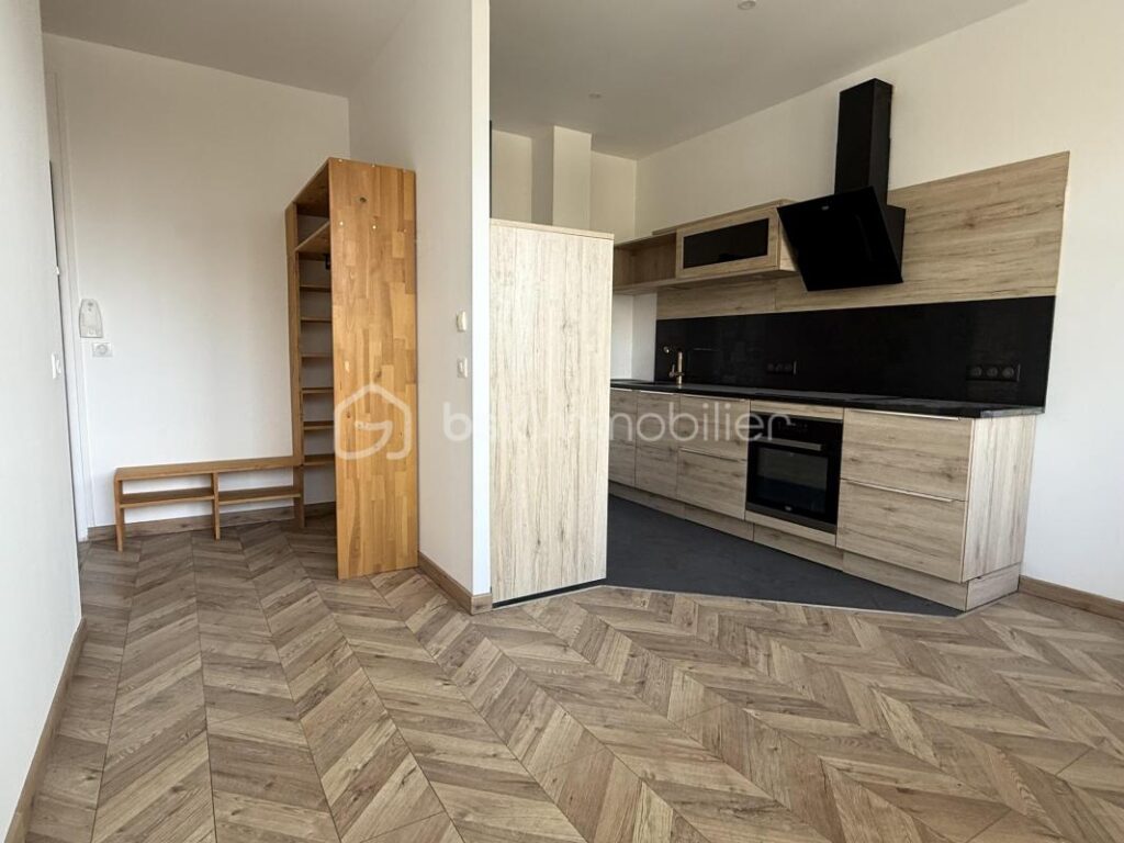 AIX-LES-BAINS – Beau T2 rénové + grand local chauffé de 24 m² au même palier – 2 pièces – 1 chambre – 36 m²