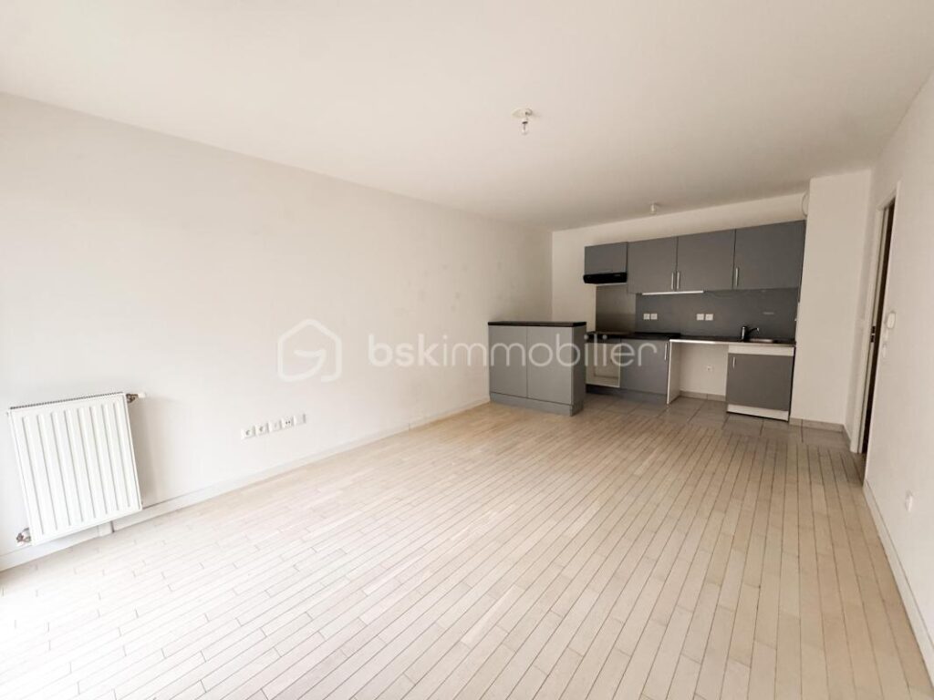 APPARTEMENT COUP DE COEUR- PROCHE FORET -2 PLACES DE PARKINGS – 3 pièces – 2 chambres – 59 m²