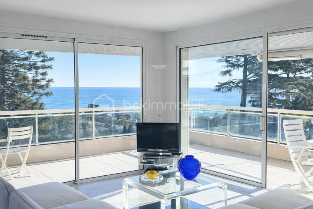 Cannes Croix-des-Gardes – Appartement 86m² – 3 pièces – Grande terrasse – vue mer – Piscine – Garage – 3 pièces – 2 chambres – 86 m²