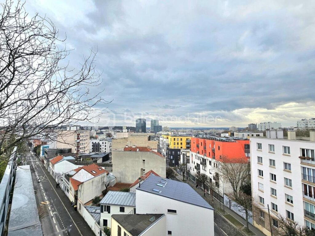 Métro Mairie DUPLEX dernier étage avec Terrasse ROOFTOP de 78m² SUD parking cave DPE C – 3 pièces – 2 chambres – 71 m²