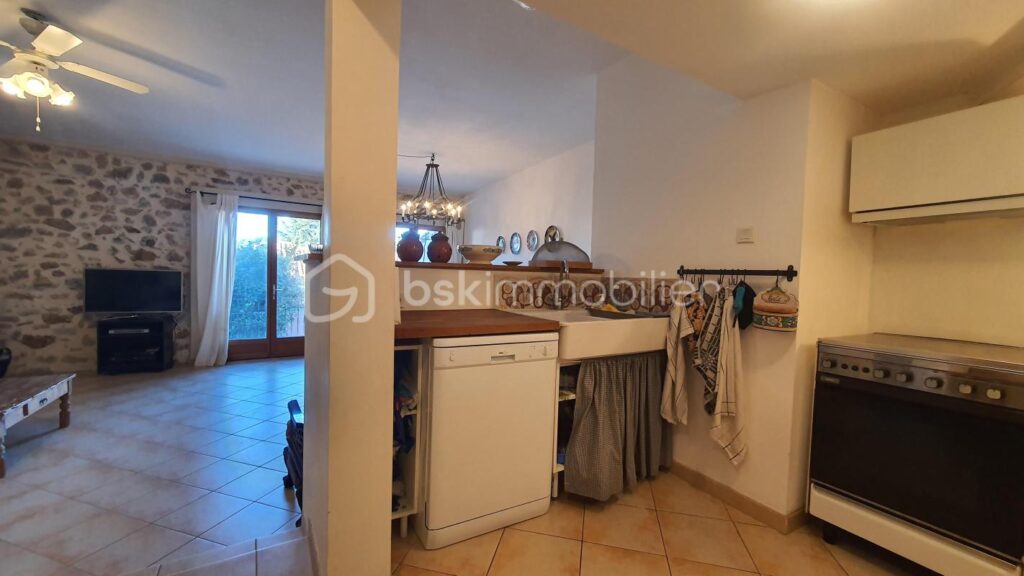 MAISON DE VILLAGE – 3 CHAMBRES – TERRASSE – GARAGE – 4 pièces – 3 chambres – 104 m²