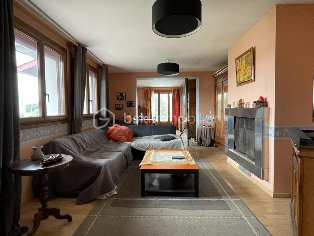 Maison familiale avec piscine à Coufouleux – 6 pièces – 4 chambres – 175 m²