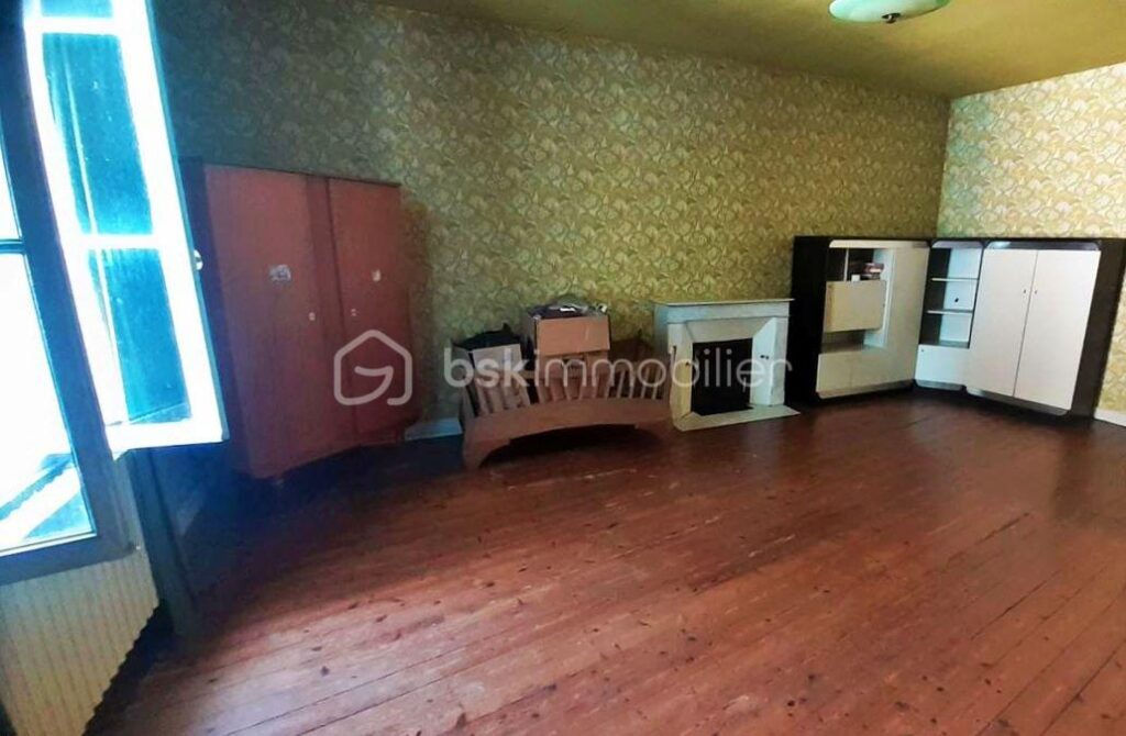 Maison avec local commercial en RDC – 9 pièces – 5 chambres – 232 m²