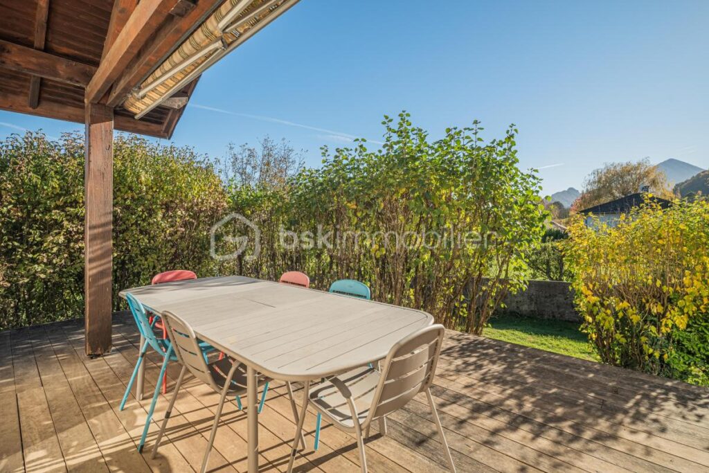 Maison individuelle de 130 m² habitables (174 m² au sol), terrain de 750 m2, vue sur les massifs, DPE C – 6 pièces – 4 chambres – 130 m²