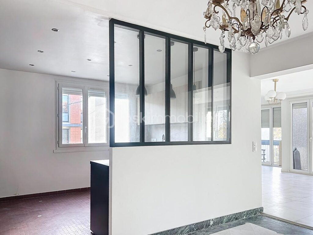 Appartement 4 pièces de 122 m2 refait entièrement à neuf à L’HAY LES ROSES – 4 pièces – 2 chambres – 121 m²