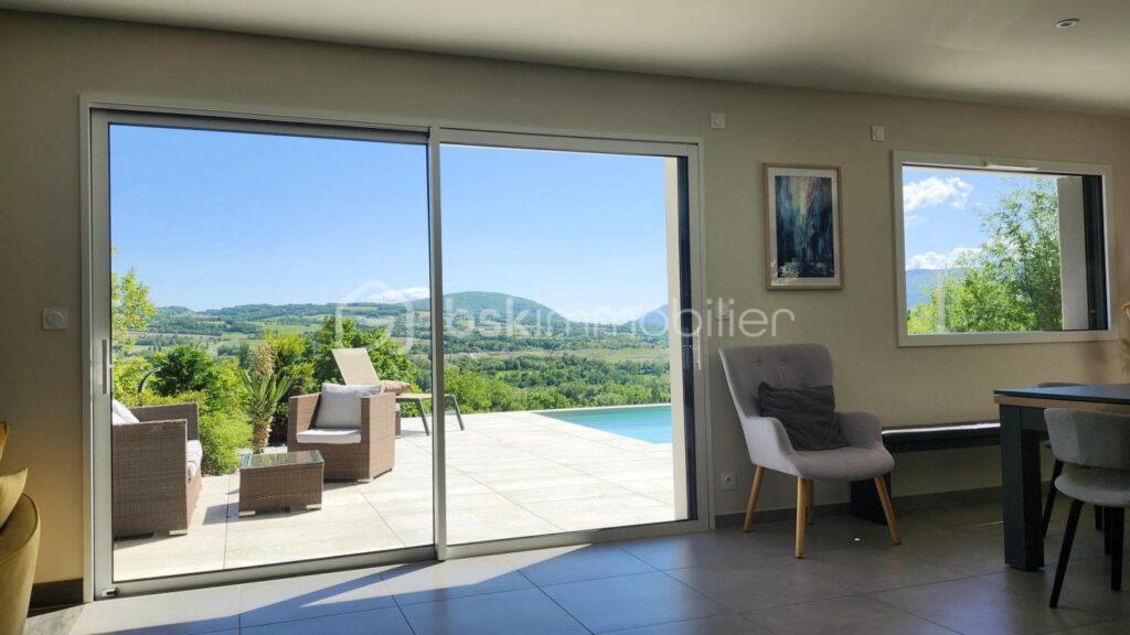 Maison moderne construite en 2020 + terrain constructible pour éventuelle extension – 7 pièces – 5 chambres – 202 m²