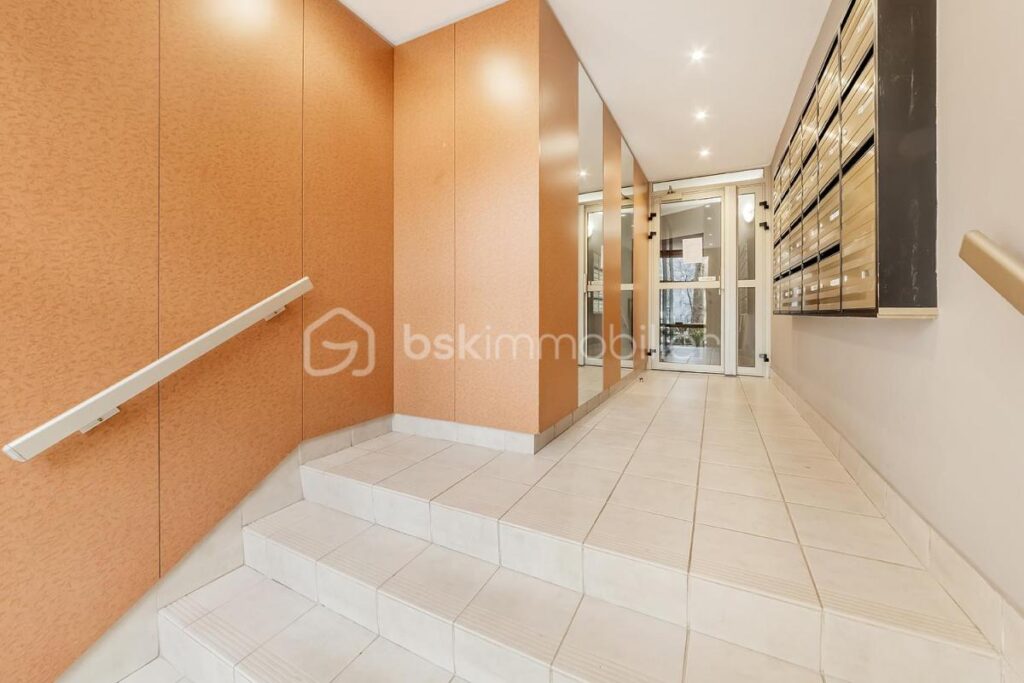 APPARTEMENT RDC TRANSVERSANT – 115 RUE DE REUILLY, PARIS 12E – 2 pièces – 1 chambre – 37 m²