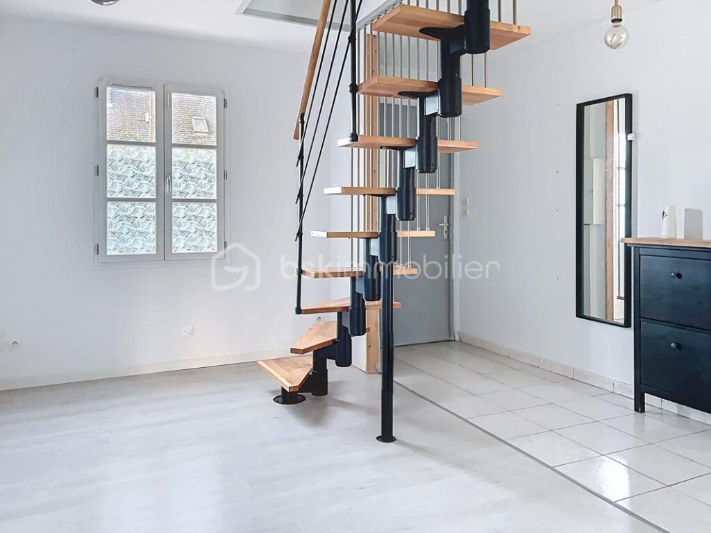 PAVILLON AVEC BEL EXTERIEUR ET GARAGE – 5 pièces – 3 chambres – 119 m²