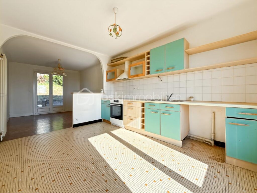 Maison 7 pièces de 141m2 à PARON (89100) – 7 pièces – 5 chambres – 141 m²